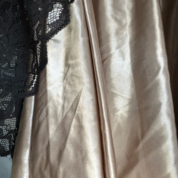 SUPER comfortable, classy black and lace dress. Gold underneath - Picture 7 of 9